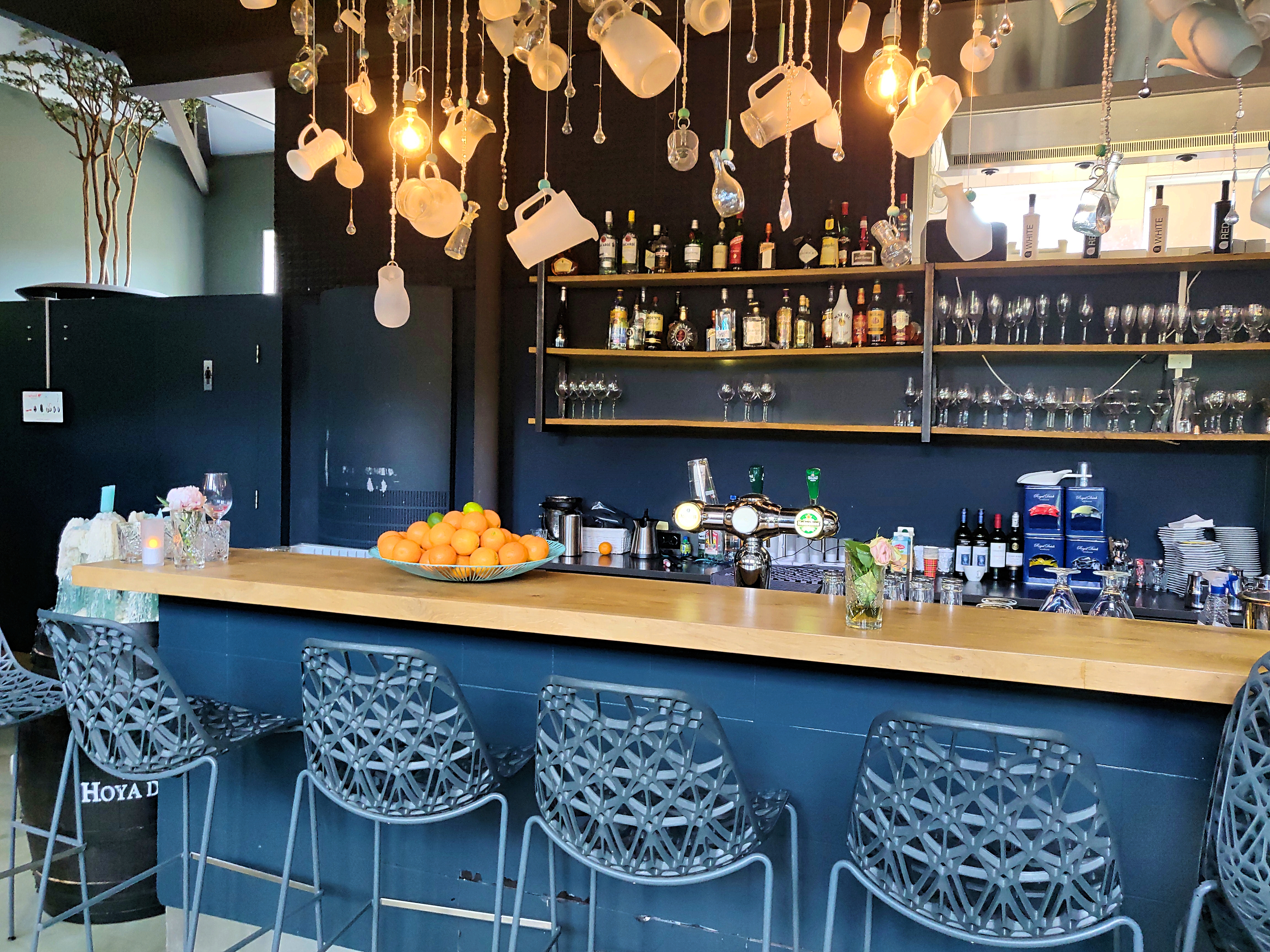 bar