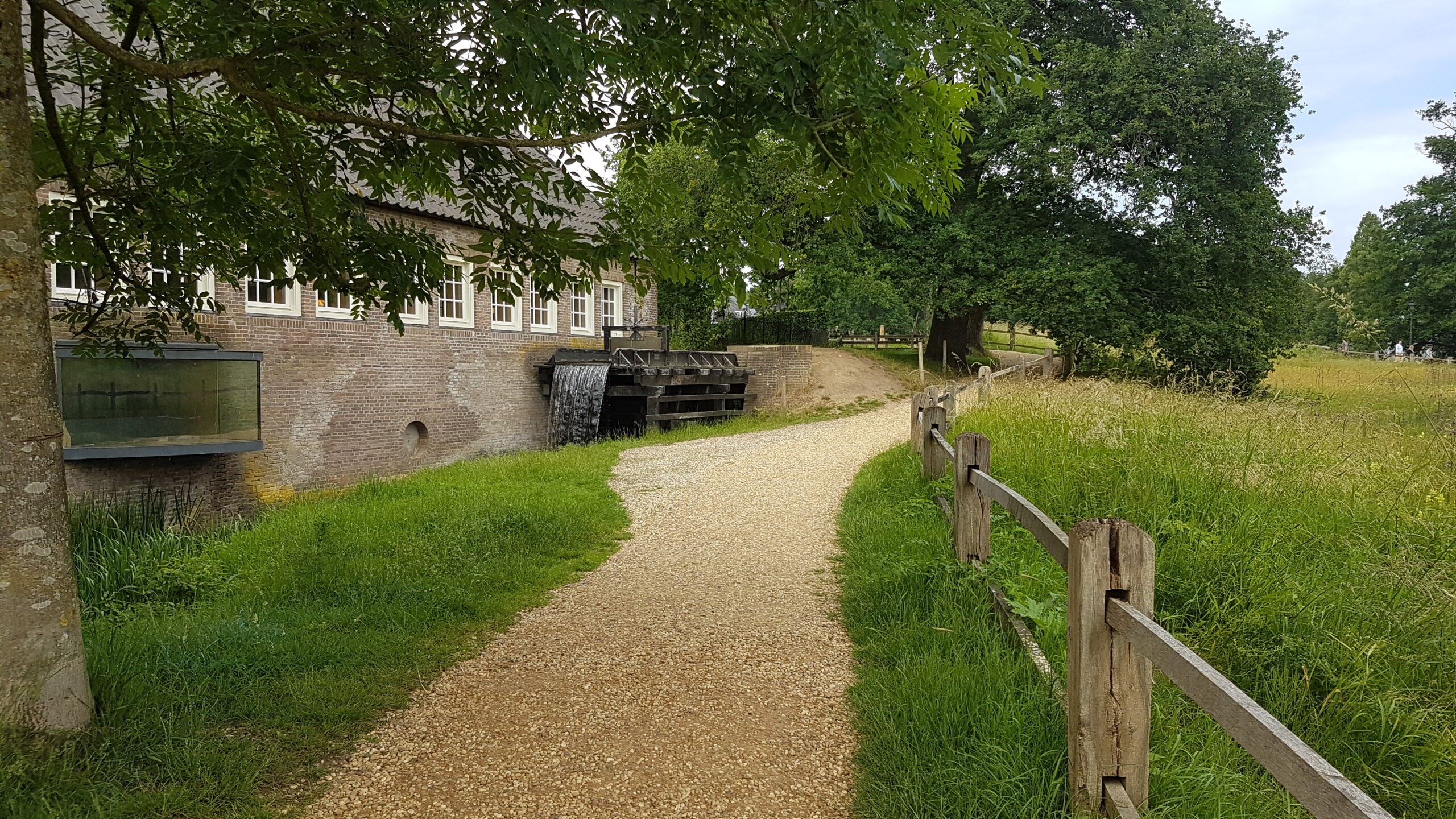 buiten-bij-grand-cafe-aan-de-beek