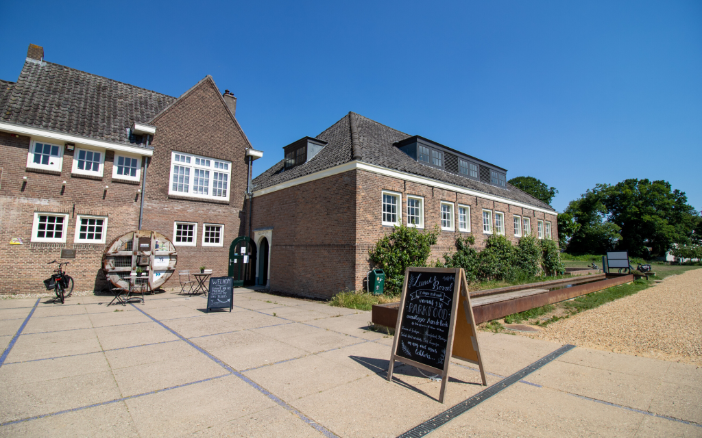 ingang-grand-cafe-aan-de-beek